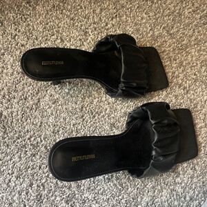 Pretty little thing black heel